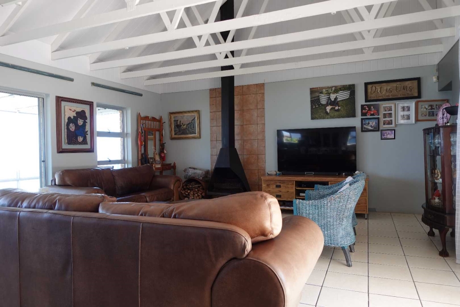 6 Bedroom Property for Sale in Outeniqua Strand Western Cape